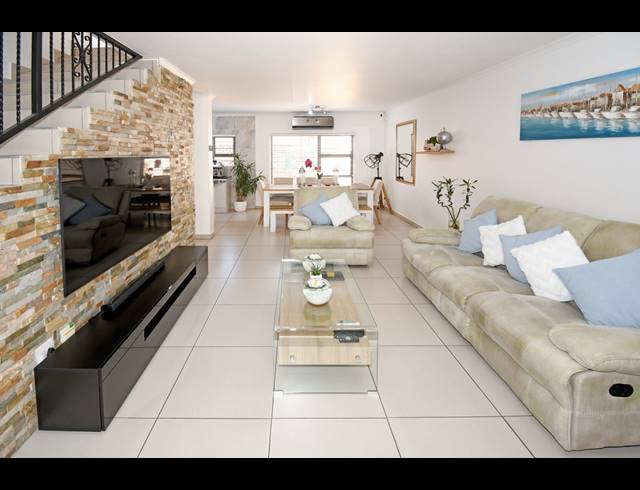 3 BEDROOM HOUSE FOR SALE IN NORTH RIDING